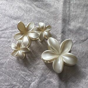 Pearl White Floral Hair Clip Set - Women Accessories